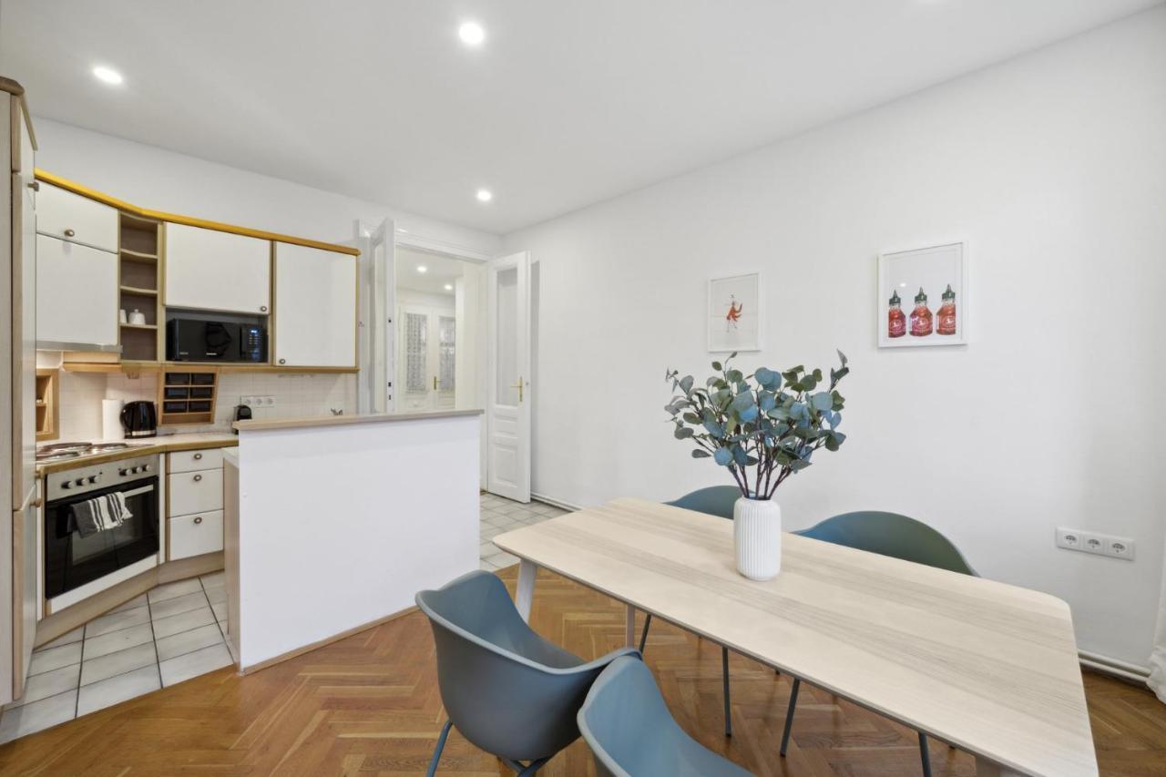 Big Spacious Central Apartment In Bécs Kültér fotó